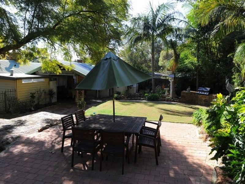 6 College Road, Gooseberry Hill WA 6076