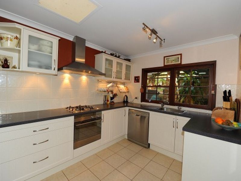 6 College Road, Gooseberry Hill WA 6076