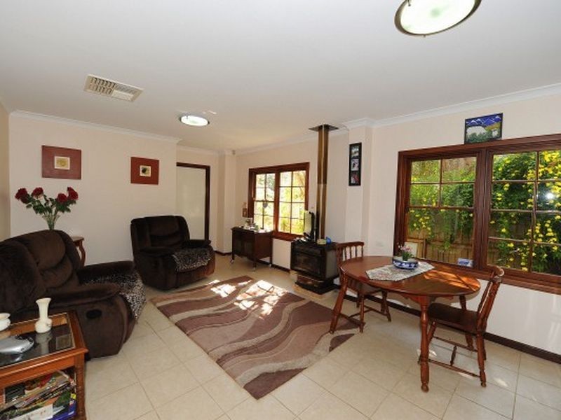 6 College Road, Gooseberry Hill WA 6076