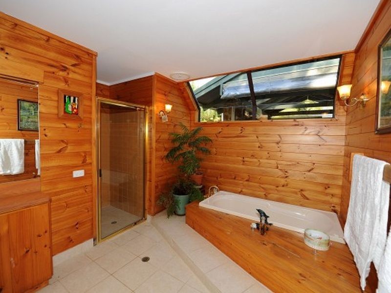 6 College Road, Gooseberry Hill WA 6076