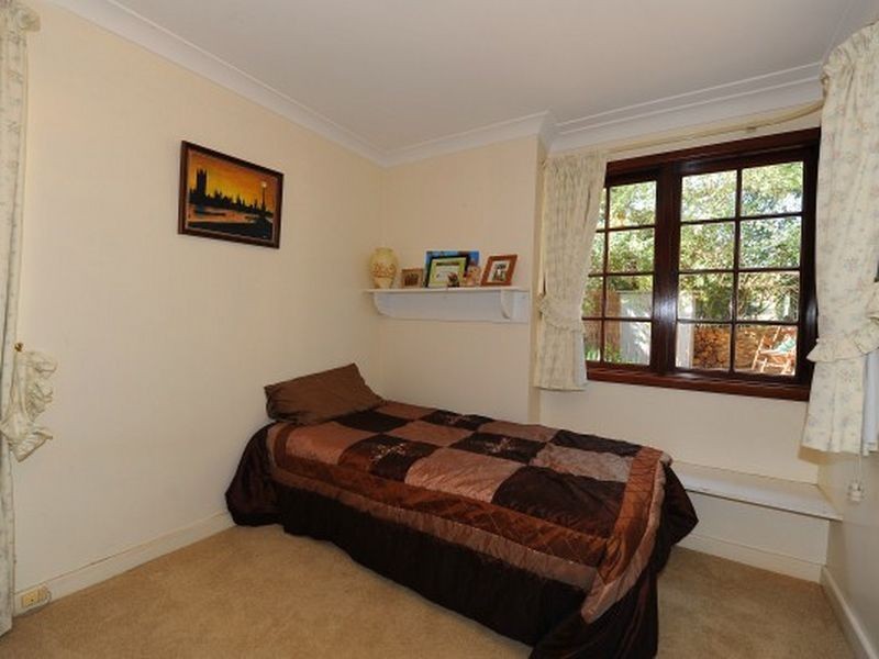 6 College Road, Gooseberry Hill WA 6076