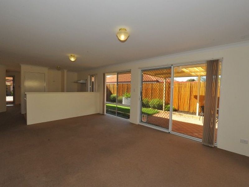 52F Cross Street, Queens Park WA 6107