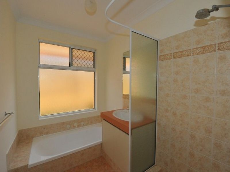 52F Cross Street, Queens Park WA 6107