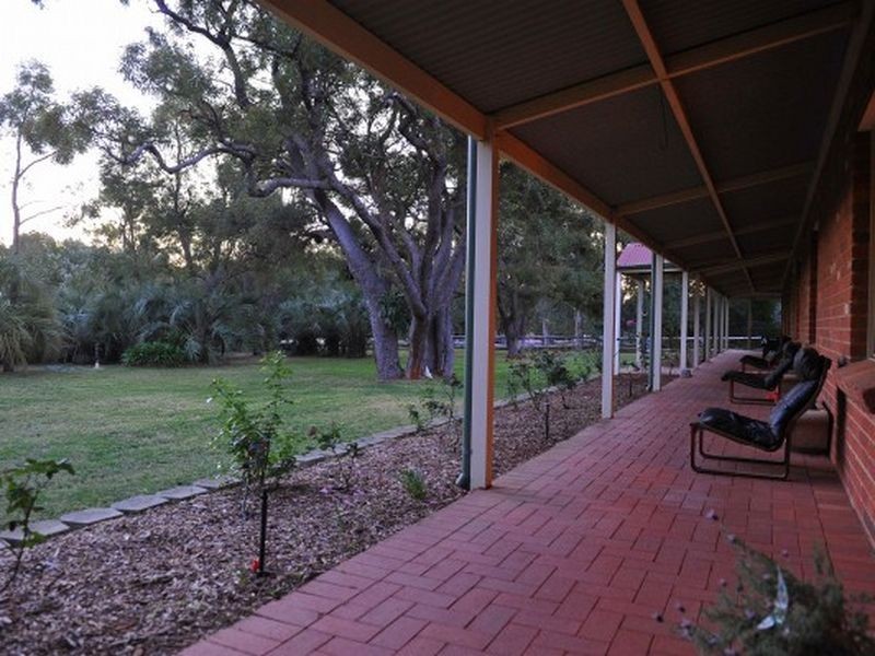 29 Easter Brook Place, Wattle Grove WA 6107