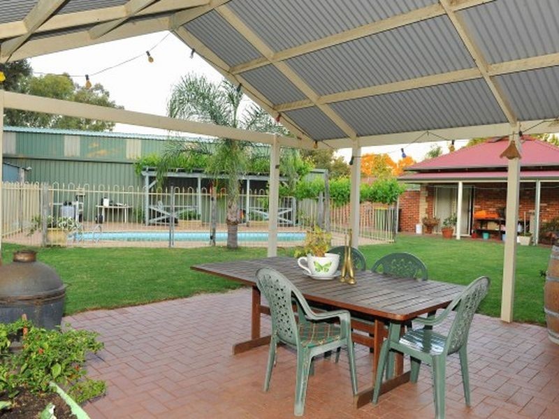 29 Easter Brook Place, Wattle Grove WA 6107