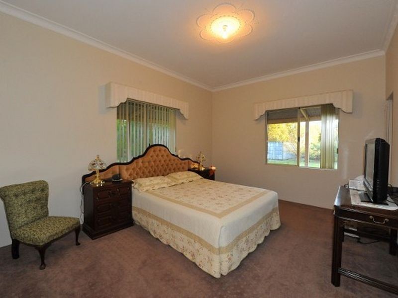 29 Easter Brook Place, Wattle Grove WA 6107