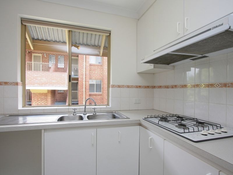 8/12 King George Street, Victoria Park WA 6100