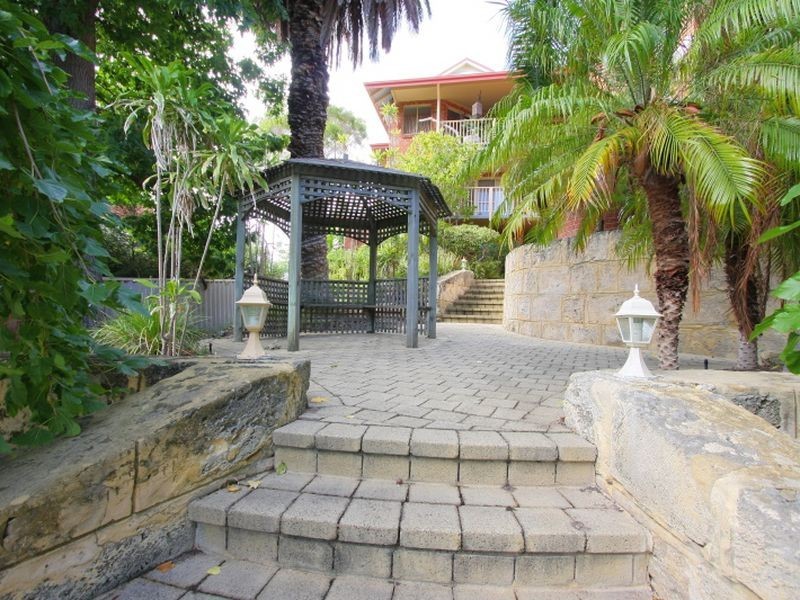 8/12 King George Street, Victoria Park WA 6100