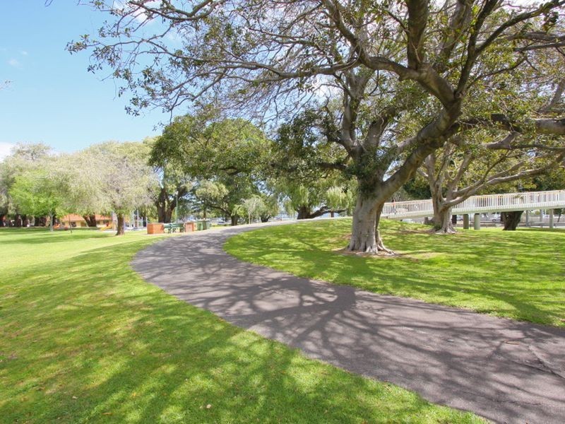 15/4 Comer Street, Como WA 6152