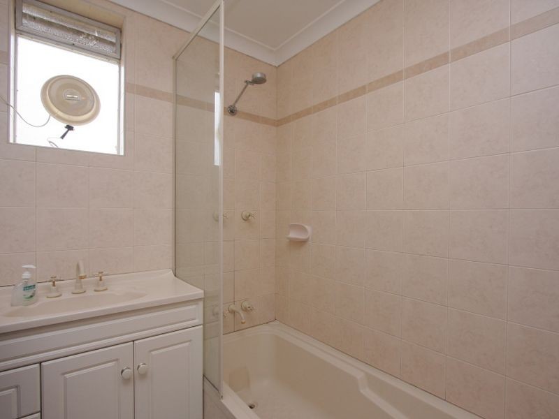 15/4 Comer Street, Como WA 6152