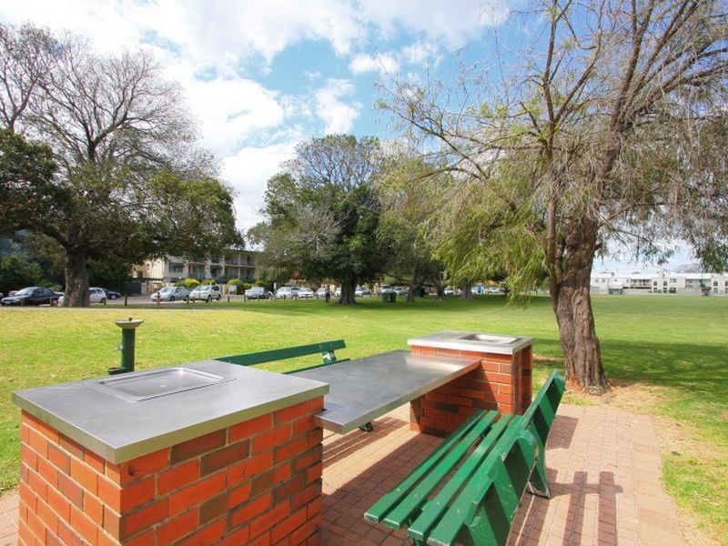 15/4 Comer Street, Como WA 6152