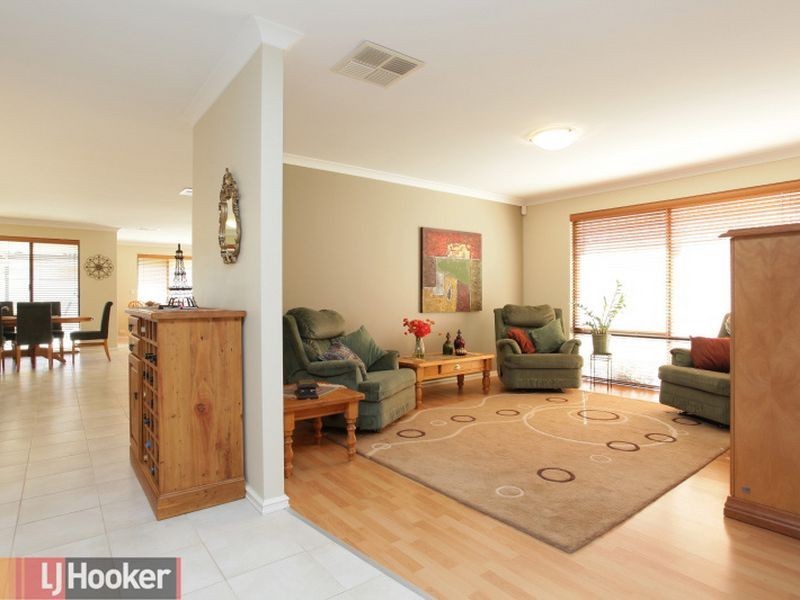 11 Ashtreet Boulevard, Wattle Grove WA 6107