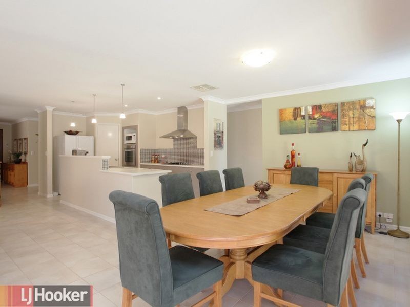 11 Ashtreet Boulevard, Wattle Grove WA 6107