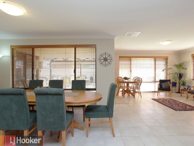 11 Ashtreet Boulevard, Wattle Grove WA 6107