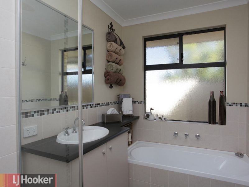 11 Ashtreet Boulevard, Wattle Grove WA 6107