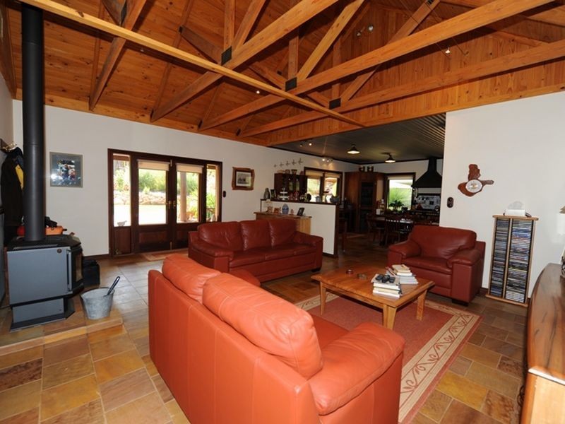 56 Falls Heights, Gidgegannup WA 6083