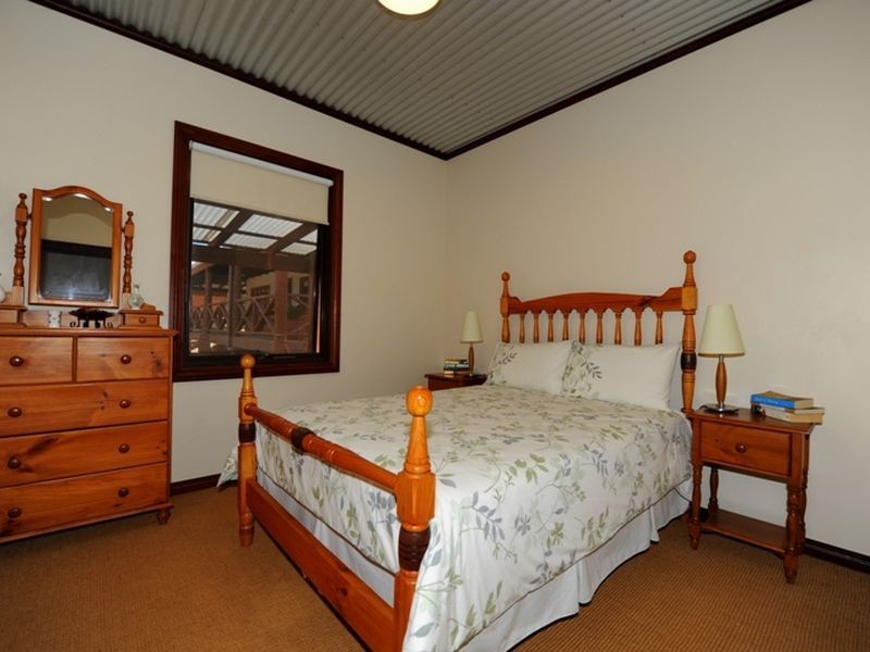 56 Falls Heights, Gidgegannup WA 6083