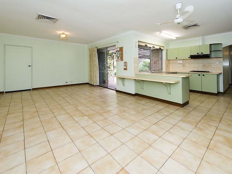 15 Elmwood Crescent, Lesmurdie WA 6076