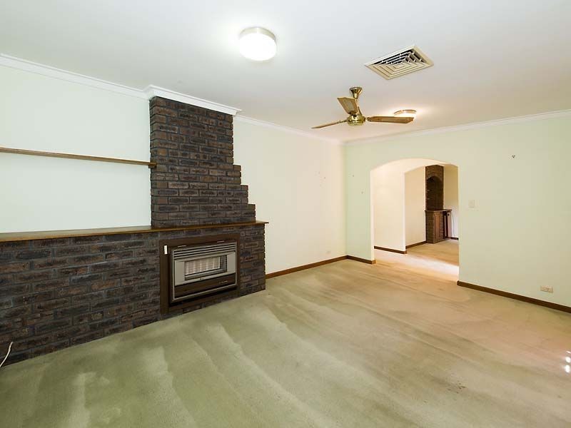 15 Elmwood Crescent, Lesmurdie WA 6076