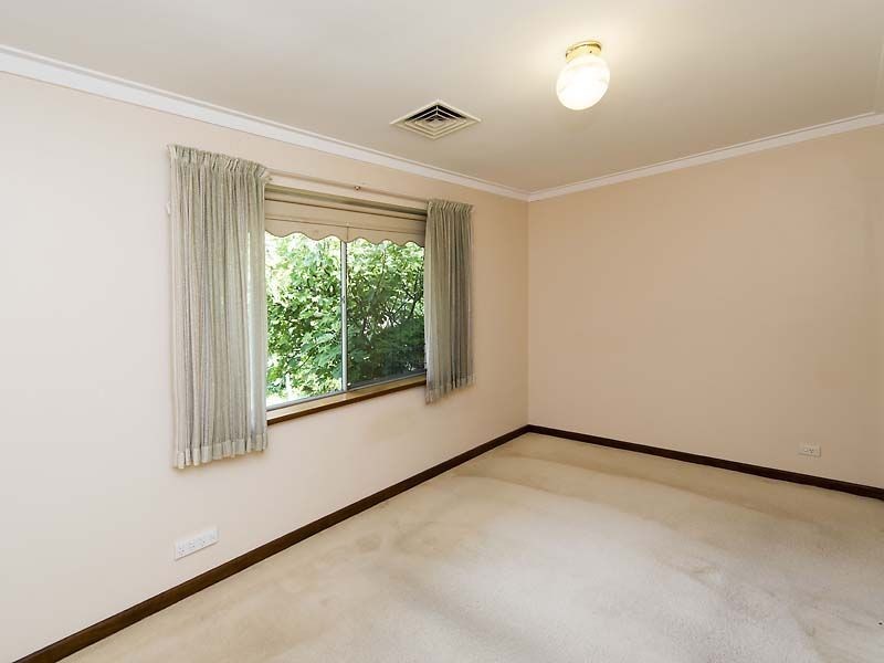 15 Elmwood Crescent, Lesmurdie WA 6076