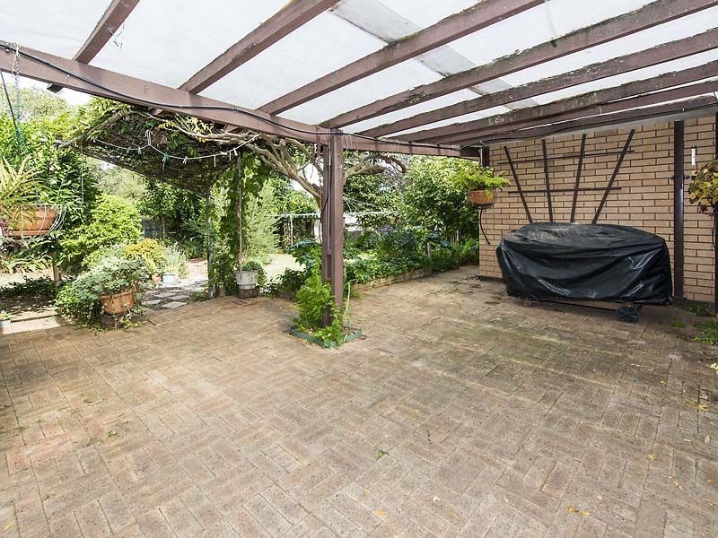 15 Elmwood Crescent, Lesmurdie WA 6076