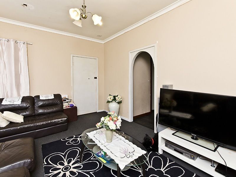 1 Cumberland Road, Forrestfield WA 6058