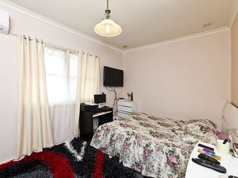 1 Cumberland Road, Forrestfield WA 6058