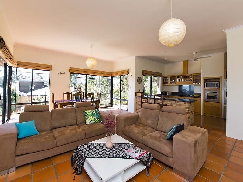 11 Arthur Road, Gooseberry Hill WA 6076