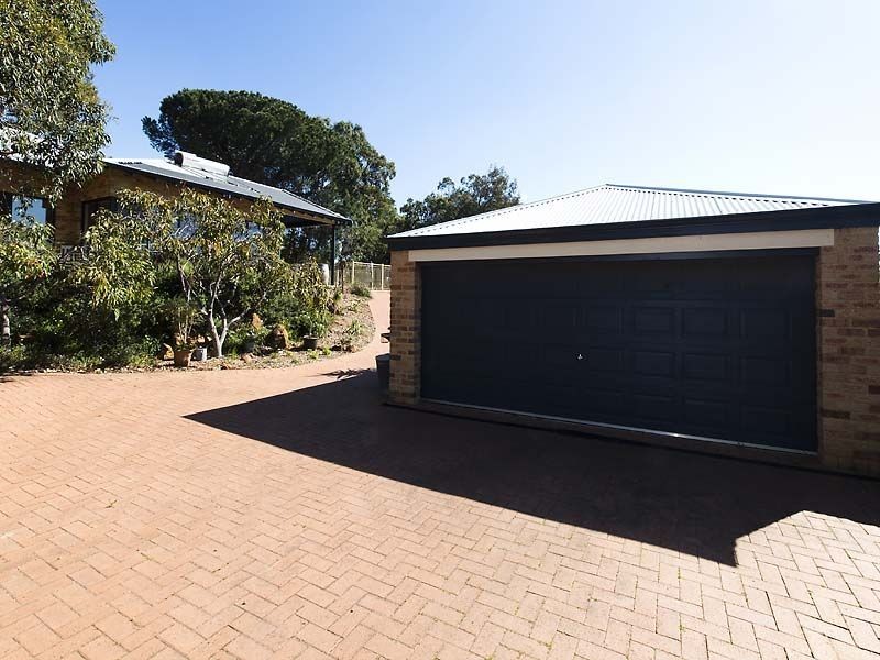 11 Arthur Road, Gooseberry Hill WA 6076