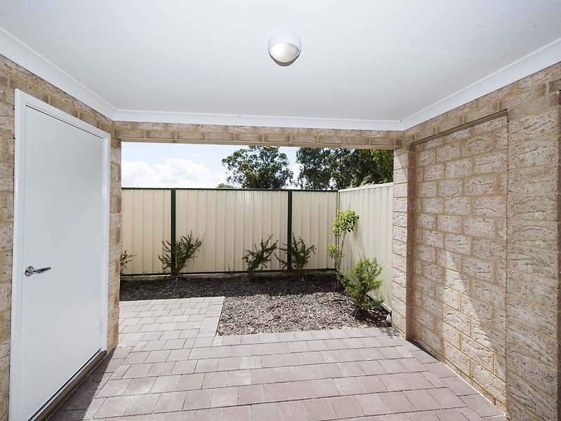 1/26 Mangosteen Drive, Forrestfield WA 6058