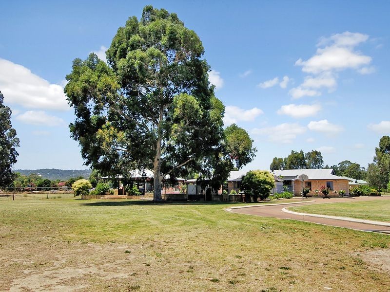 15 Mulberry Court, Maida Vale WA 6057