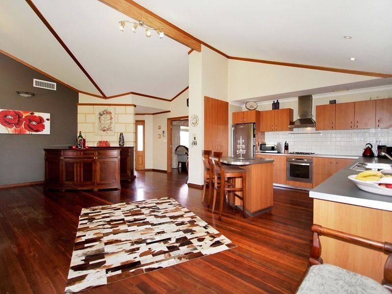 15 Mulberry Court, Maida Vale WA 6057