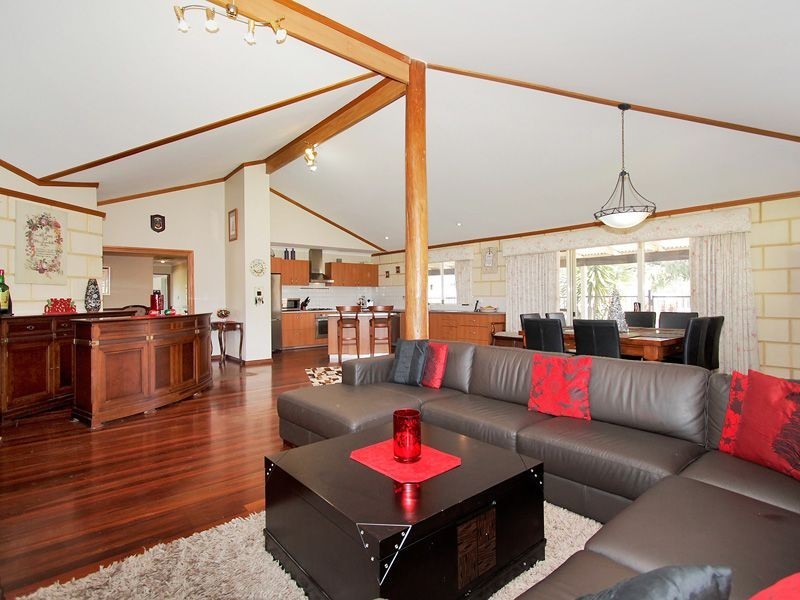 15 Mulberry Court, Maida Vale WA 6057