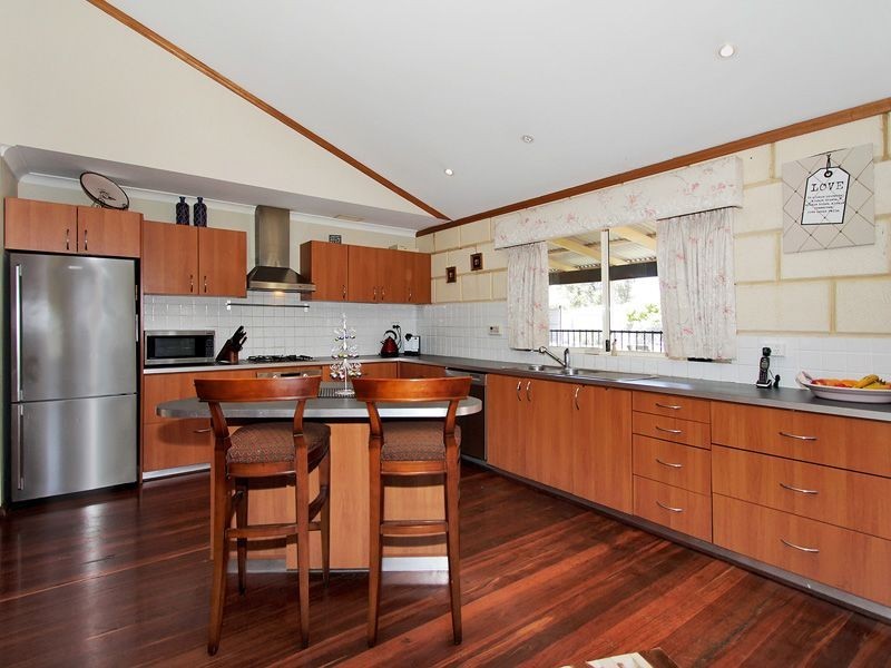 15 Mulberry Court, Maida Vale WA 6057