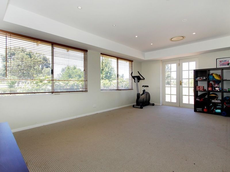 15 Mulberry Court, Maida Vale WA 6057