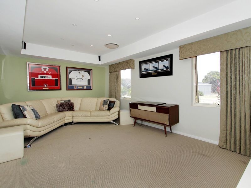 15 Mulberry Court, Maida Vale WA 6057