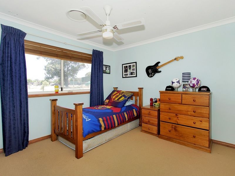 15 Mulberry Court, Maida Vale WA 6057