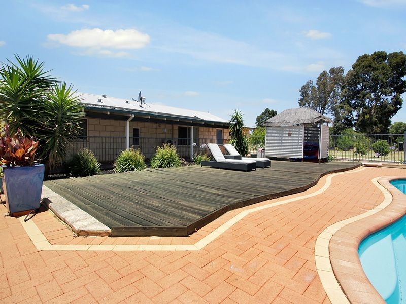 15 Mulberry Court, Maida Vale WA 6057