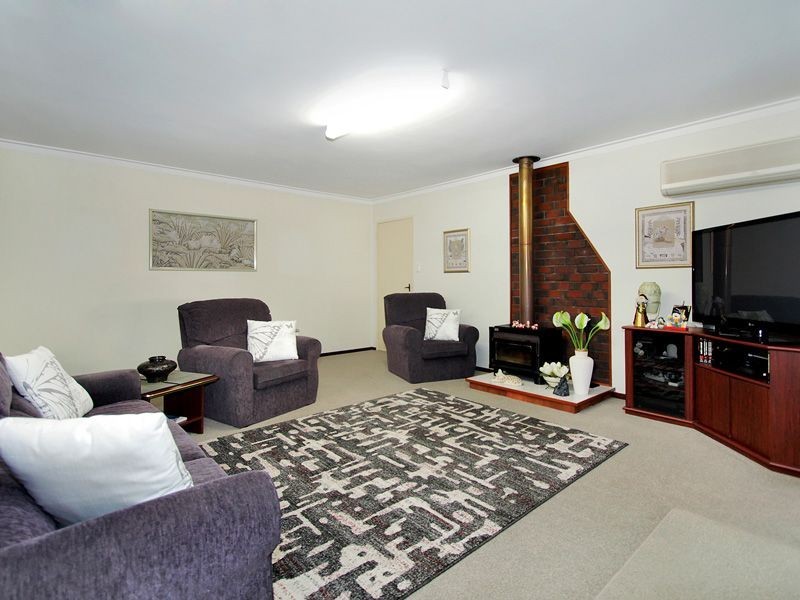 13 Magnolia Way, Forrestfield WA 6058