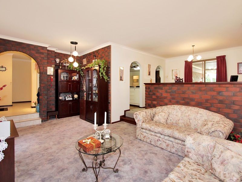 13 Magnolia Way, Forrestfield WA 6058