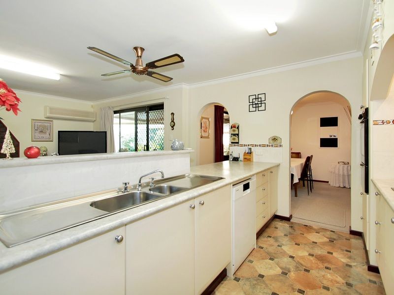 13 Magnolia Way, Forrestfield WA 6058