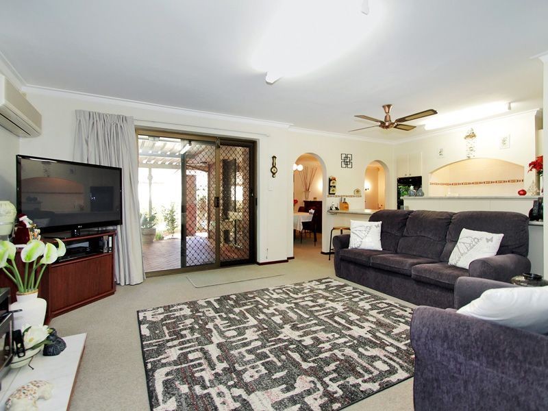 13 Magnolia Way, Forrestfield WA 6058