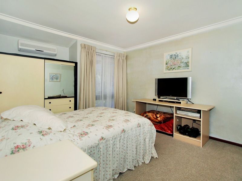 13 Magnolia Way, Forrestfield WA 6058