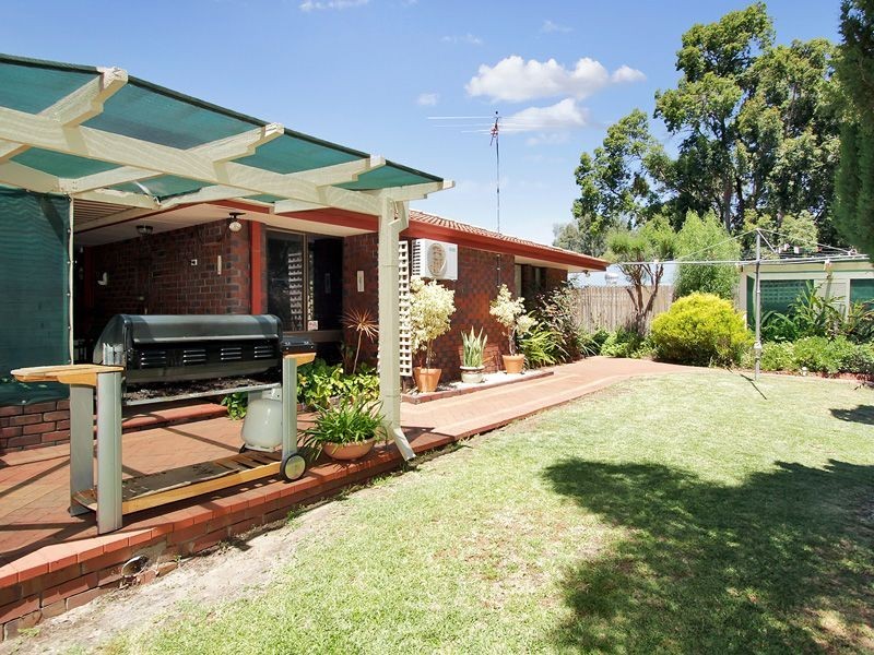 13 Magnolia Way, Forrestfield WA 6058