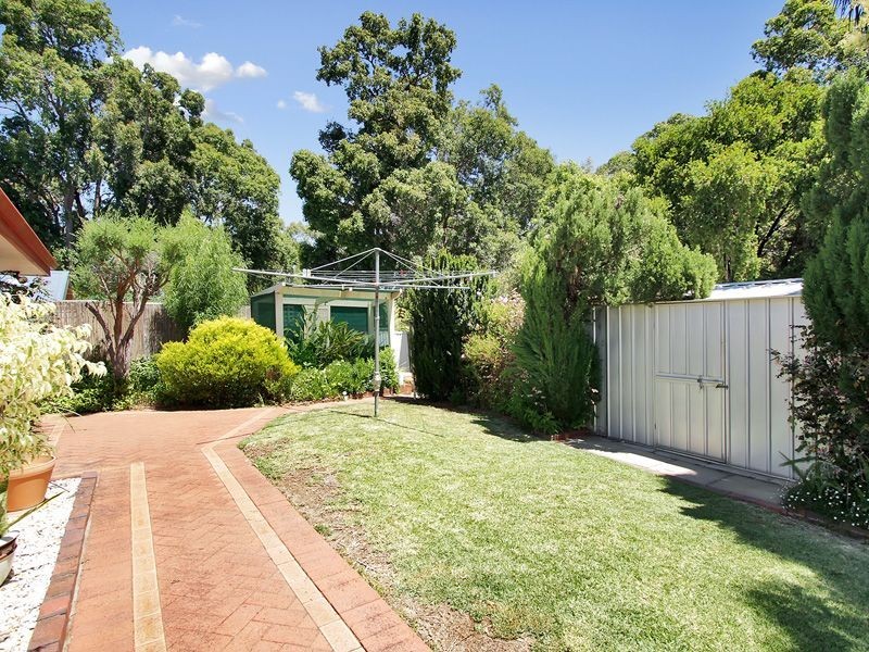 13 Magnolia Way, Forrestfield WA 6058