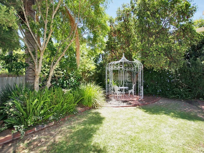 13 Magnolia Way, Forrestfield WA 6058