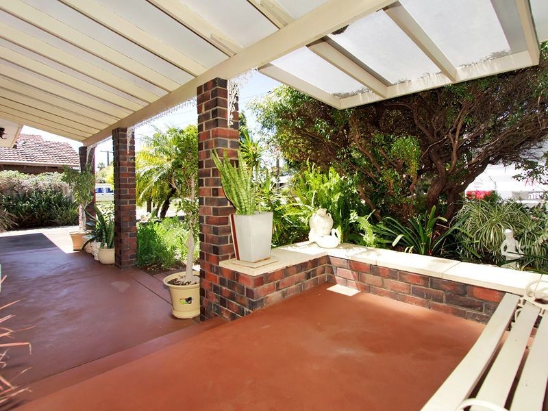 13 Magnolia Way, Forrestfield WA 6058