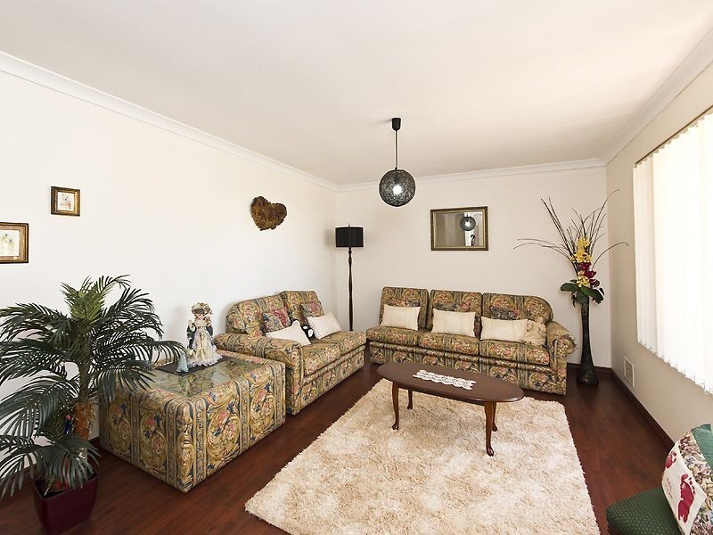 2 Limonite Court, Forrestfield WA 6058