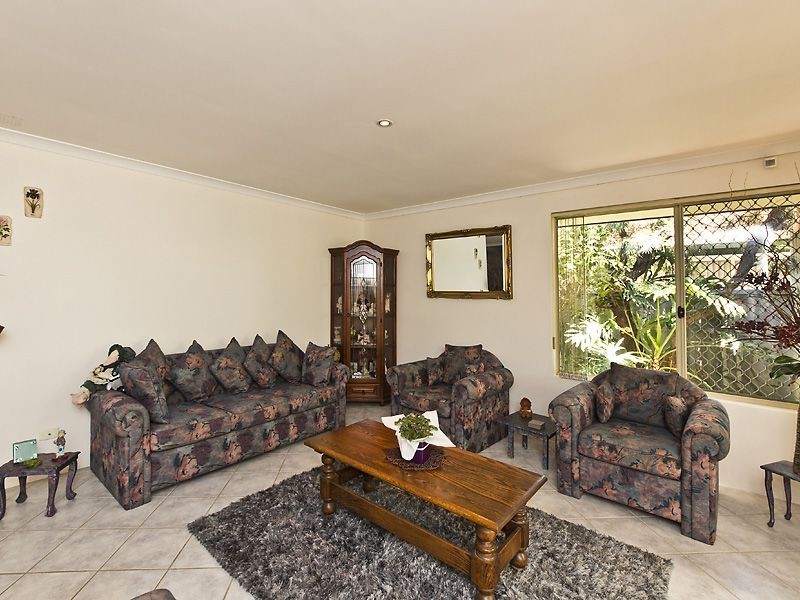 2 Limonite Court, Forrestfield WA 6058