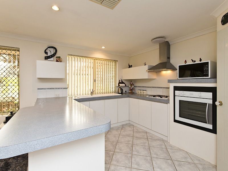 2 Limonite Court, Forrestfield WA 6058